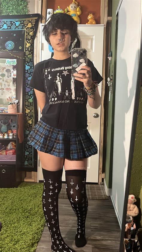 'amateur femboy' Search .